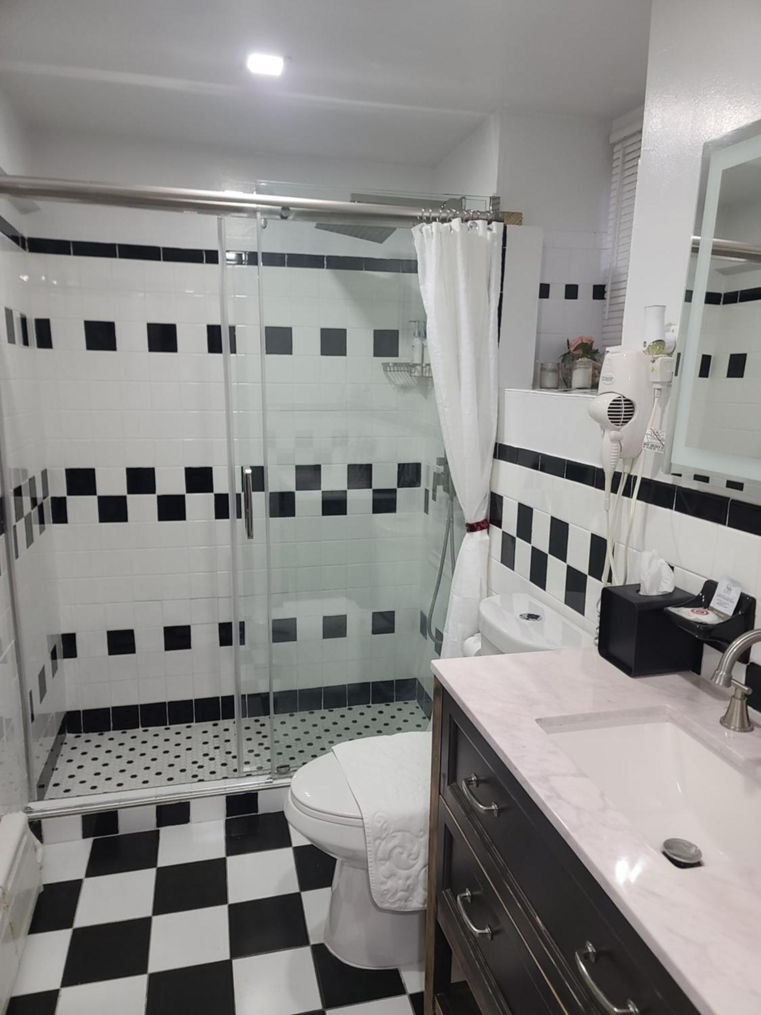 Lovely 2 Bedroom With 2 Entrance And Parking Appartamento *